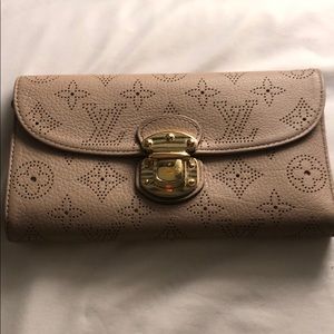 [Authentic] Louis Vuitton Wallet- Like New